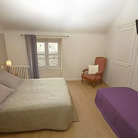 Le Foch Hotel *